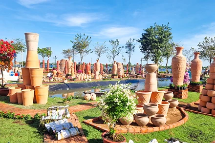 Công viên nghệ thuật gốm đỏ Vĩnh Long hình thành chỉ trong 3 ngày. 