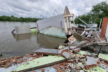 Điểm sạt lở ở chợ xã Tích Thiện, huyện Trà Ôn làm nhiều căn nhà chìm xuống sông Hậu vào ngày 12/6 vừa qua. 
