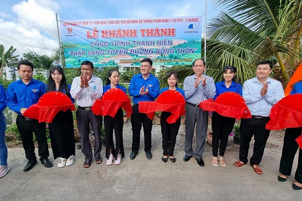 Khánh thành tuyến đường hoa tại ấp Thanh Mỹ 2, xã Thanh Đức, huyện Long Hồ, tỉnh Vĩnh Long. 