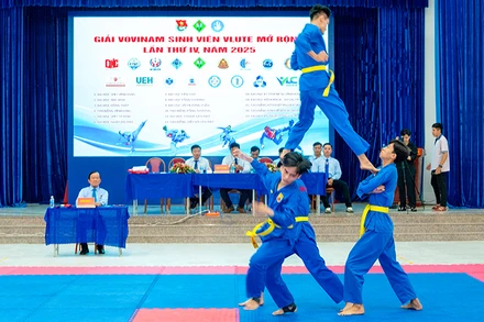 Thí sinh tham gia thi diễn. 