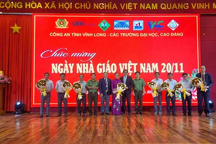 Ban tổ chức ghi nhận đóng góp của các đơn vị tổ chức.