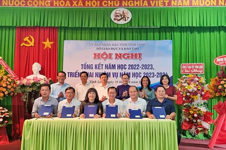 Ngành giáo dục đào tạo tỉnh Vĩnh Long ký kết hợp tác đào tạo và giáo dục với các địa phương trong tỉnh