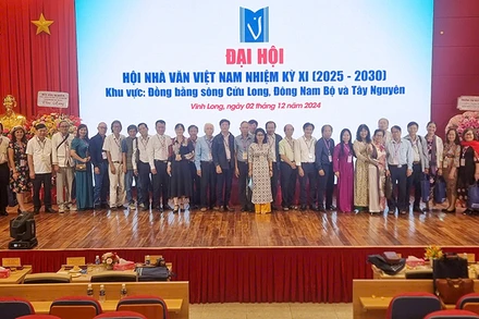 Đại biểu dự Đại hội chụp hình lưu niệm. 