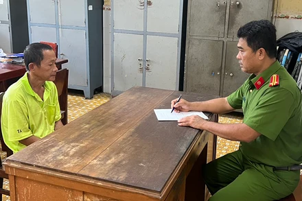 Công an đang làm việc với Nguyễn Ngọc Khoa.