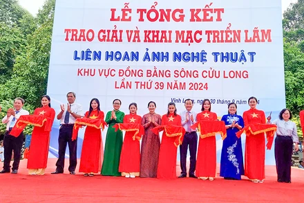 Lễ khai mạc Liên hoan ảnh nghệ thuật Đồng bằng sông Cửu Long sáng 30/9.