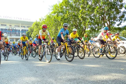 Các vận động viên xuất phát. 