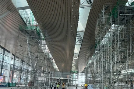 Nhà ga hành khách quốc nội T3 đang gấp rút hoàn thiện kịp thời đưa vào khai thác sau dịp 30/4/2025. (Ảnh: THÀNH ĐẠT)