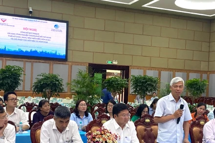 Phó Chủ tịch Ủy ban nhân dân Thành phố Hồ Chí Minh Võ Văn Hoan phát biểu tại hội nghị sáng 9/5. (Ảnh: QUÝ HIỀN)