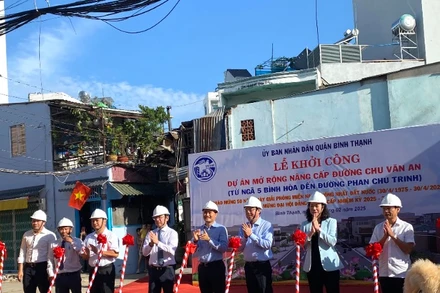 Khởi công Công trình mở rộng nâng cấp đường Chu Văn An, Phường 12, quận Bình Thạnh (ảnh: QUÝ HIỀN)