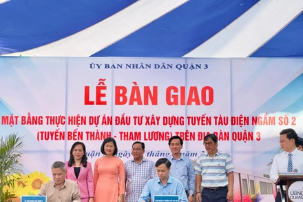 Ủy ban nhân dân Quận 3 ký kết bàn giao mặt bằng cho Ban Quản lý đường sắt đô thị Thành phố Hồ Chí Minh