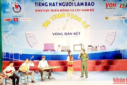 Một tiết mục đêm bán kết “Tiếng hát người làm báo” tại Bạc Liêu.
