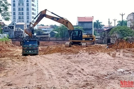 Thiếu vật liệu, giá tăng cao, cơ quản quản lý tính giá không sát so với thị trường làm doanh nghiệp xây dựng rất khó khăn, công trình chậm tiến độ.