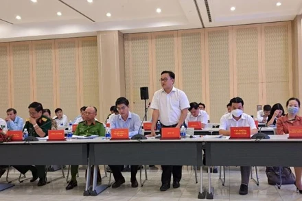 Phó Giám đốc Sở Y tế tỉnh Bình Dương Huỳnh Minh Chín thông tin về dịch bệnh. (Ảnh: TRỊNH BÌNH)