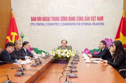 Trưởng ban Đối ngoại Trung ương Lê Hoài Trung và các đại biểu dự hội đàm trực tuyến với Trưởng ban Đối ngoại Trung ương Đảng Cộng sản Cuba. Ảnh: qdnd.vn.