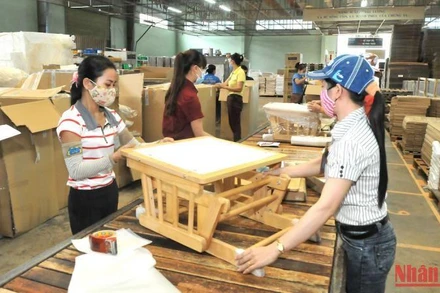 Xuất khẩu gỗ đang gặp khó khăn do đơn hàng sụt giảm.