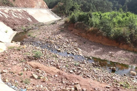 Nhiều sông suối trên địa bàn các xã ở huyện Bình Liêu cạn nước ở mức báo động.