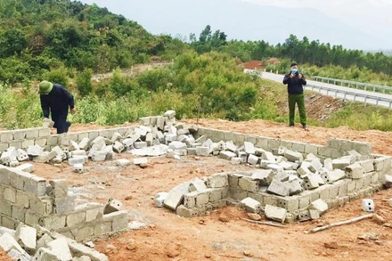 Nhiều hộ ở Quảng Bình tự giác giải tỏa công trình xây dựng trái phép trong phạm vi dự án cao tốc bắc-nam.
