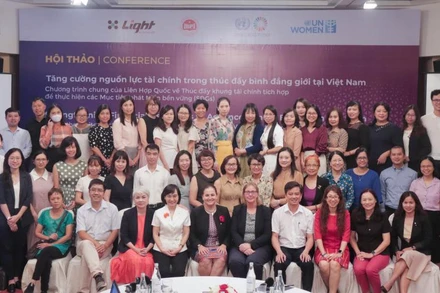 Các đại biểu tham dự hội thảo.