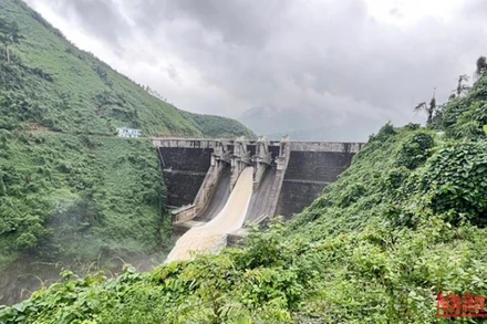 Công ty cổ phần Thủy điện A Vương đang vận hành hạ dần mực nước hồ chứa thủy điện A Vương để đón đợt lũ mới.