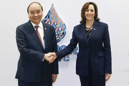 Chủ tịch nước Nguyễn Xuân Phúc gặp Phó Tổng thống Hoa Kỳ Kamala Harris. (Ảnh: TTXVN)