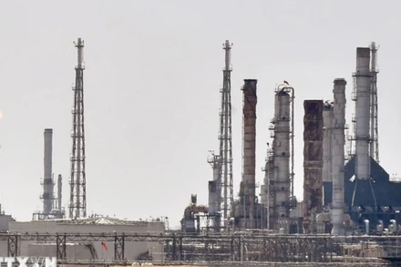 Nhà máy lọc dầu Aramco ở phía nam thủ đô Riyadh, Saudi Arabia. (Ảnh: AFP/TTXVN)