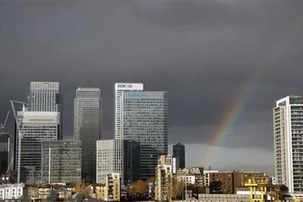 Quang cảnh trung tâm tài chính tại thủ đô London, Anh. (Ảnh: AFP/TTXVN)