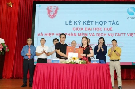 Đại học Huế và VINASA cam kết thúc đẩy kết nối, hợp tác trong đổi mới sáng tạo giữa nhà trường và doanh nghiệp.