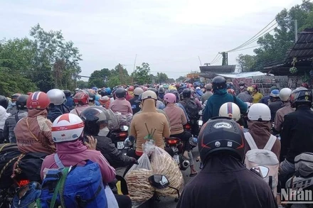 Ùn tắc giao thông trong buổi chiều 29/1 tại ngã 3 nút giao giữa Quốc lộ N2 và Quốc lộ 62, nằm trên địa bàn tỉnh Long An.