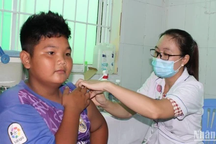 Trẻ em tại xã đảo Thạnh An, huyện Cần Giờ tiêm vaccine phòng Covid-19. (Ảnh: Thế Anh)