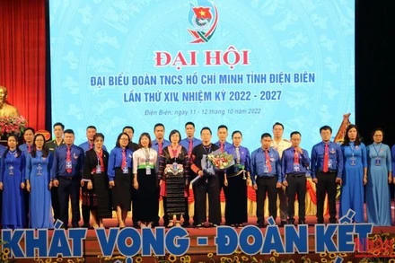 Các đồng chí Ban Chấp hành Đoàn TNCS Hồ Chí Minh tỉnh Điện Biên lần thứ XIV ra mắt tại đại hội. (Ảnh: LÊ LAN)