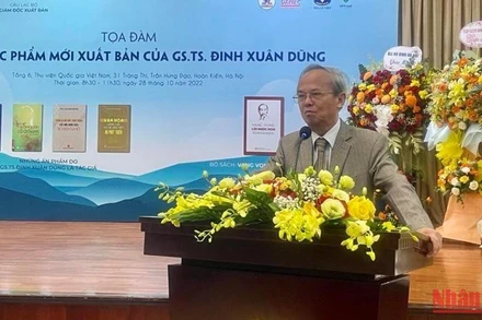 Giáo sư, Tiến sĩ, Đại tá Đinh Xuân Dũng chia sẻ tại buổi tọa đàm.