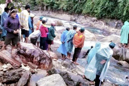 Lực lượng chức năng tập trung tìm kiếm em D.