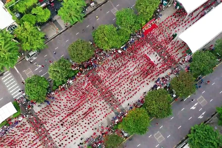 3 nghìn đội viên, thiếu niên, nhi đồng biểu diễn flashmob trên Phố đi bộ Nguyễn Huệ.