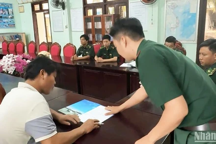 Bộ đội Biên phòng Quảng Ngãi xử phạt vi phạm hành chính ngư dân Võ Văn Tân (ở xã Nghĩa An, thành phố Quảng Ngãi), thuyền trưởng tàu cá QNg 92295 TS số tiền 125 triệu đồng về hành vi sử dụng tàu cá vượt ranh giới được phép khai thác thủy sản trên biển.