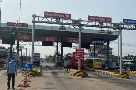 Một trạm thu phí trên quốc lộ 13 qua Bình Dương.