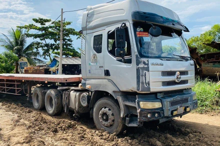 Xe đầu kéo tang vật mà các đối tượng trộm cắp.