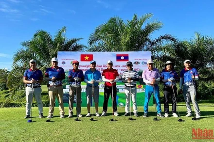 Các vận động viên hào hứng trước giờ tee-off. (Ảnh: Nguyễn Hải Tiến)