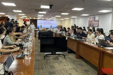 Quang cảnh buổi họp báo. 