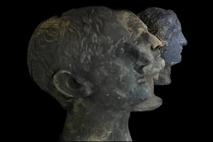 Các bức tượng vừa được khai quật tại Italia có niên đại thế kỷ 2 trước Công nguyên. (Ảnh: Bộ Văn hóa Italia/REUTERS).