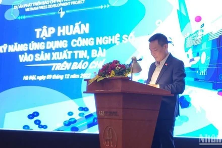 Ông Đặng Khắc Lợi, Phó Cục trưởng Cục Báo chí (Bộ Thông tin và Truyền thông) phát biểu khai mạc khóa tập huấn.