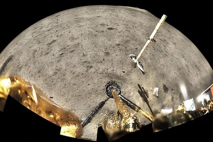 Hình ảnh tàu Hằng Nga 5 trên bề mặt Mặt trăng năm 2020. (Ảnh: Tân Hoa Xã)