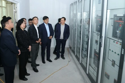 Phó Thủ tướng Lê Thành Long kiểm tra thực tế tại dự án.