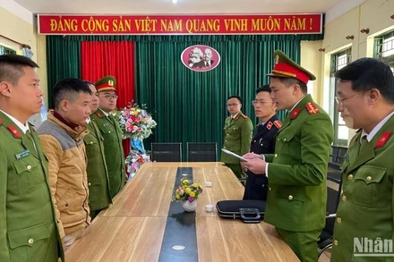 Cơ quan cảnh sát điều tra Công an tỉnh Sơn La thi hành lệnh bắt tạm giam Nguyễn Như Thành.