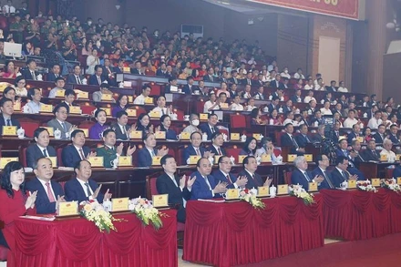 Chủ tịch nước Nguyễn Xuân Phúc và các đồng chí lãnh đạo, nguyên lãnh đạo Đảng, Nhà nước dự Lễ kỷ niệm 110 năm Ngày sinh Tổng Bí thư Nguyễn Văn Cừ (9/7/1912-9/7/2022). (Ảnh: TTXVN) 