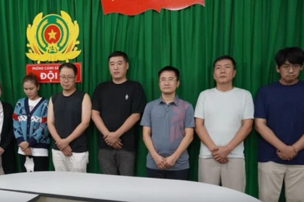 Các đội tượng hoạt động môi giới mại dâm bị Công an Thành phố Hồ Chí Minh mời làm việc. (Ảnh: Công an cung cấp)