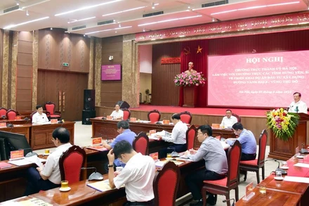 Quang cảnh buổi làm việc.