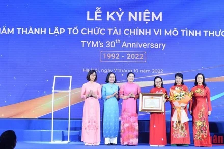 Tổ chức Tài chính vi mô Tình Thương nhận Bằng khen của Thủ tướng Chính phủ.