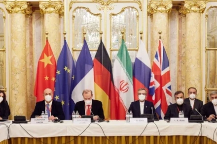 Các đại biểu tham dự vòng đàm phán về thỏa thuận hạt nhân Iran ở Vienna, Áo, ngày 3/12/2021. (Ảnh: THX/TTXVN)