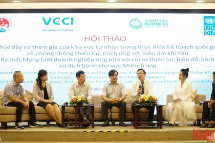 Thảo luận đưa ra các giải pháp thúc đẩy sự tham gia của doanh nghiệp trong các hoạt động ứng phó biến đổi khí hậu.