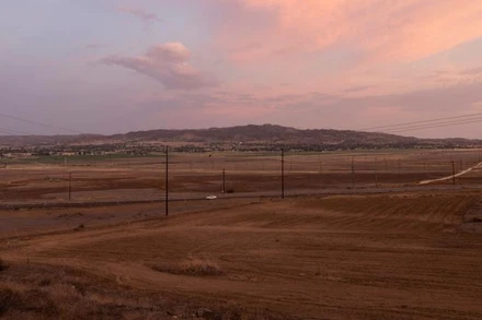 Hạn hán xảy ra tại hồ Perris, gần Riverside, California, Mỹ, ngày 25/7/2022. (Ảnh: REUTERS)